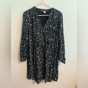Black and White Floral Old Navy Tunic Size Medium
